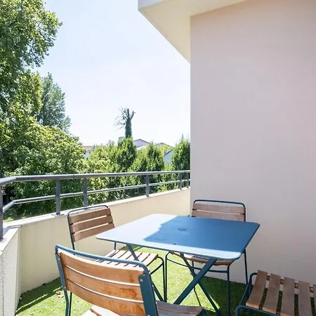 Bright 2-bedroom With Balcony Near Airport Mérignac