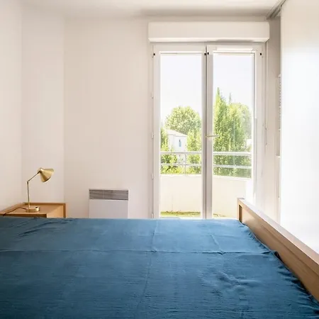 Bright 2-bedroom With Balcony Near Airport