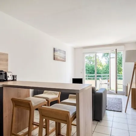 Bright 2-bedroom With Balcony Near Airport Apartamento *