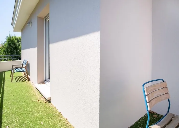 Bright 2-bedroom With Balcony Near Airport Mérignac